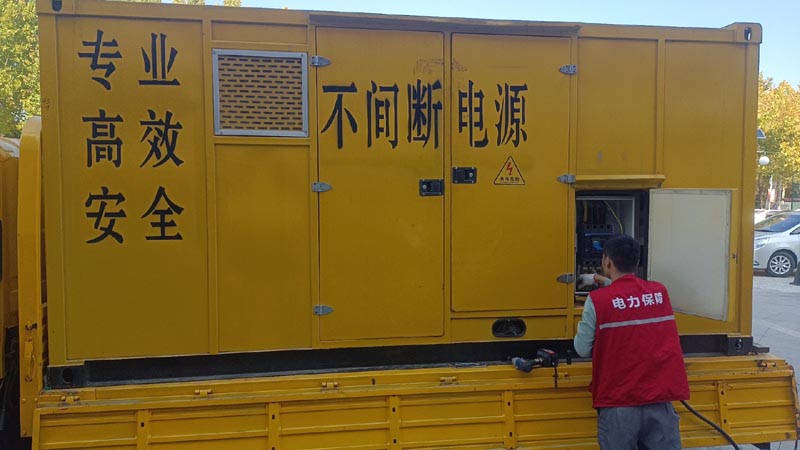 崇左柴油发电机组和UPS电源配合使用时，如何避免切换过程中的电力中断？